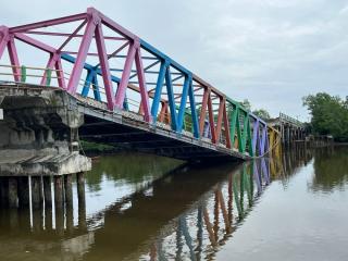 Warga Berhamburan Saat Jembatan di Tebingtinggi Meranti Ambruk