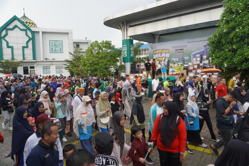 Meriahkan Milad Ke-16 Umri, Ratusan Masyarakat Ikuti Gerak Jalan Sehat�