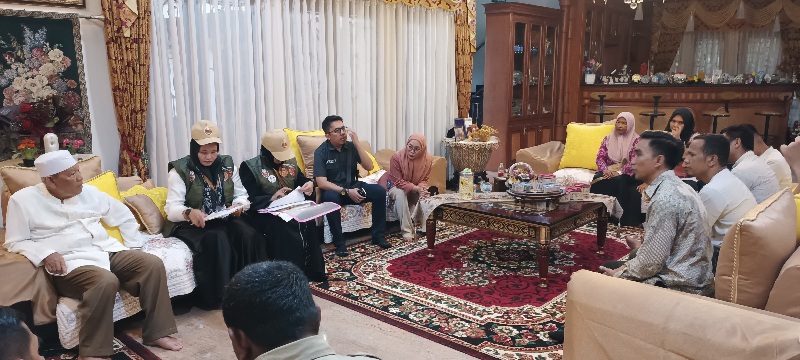 KPU Pekanbaru Coklit di Kediaman Mantan Gubernur Riau Saleh Djasit