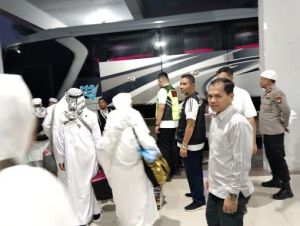 Jemaah Haji Kloter 05 BTH Asal Kampar, Sudah Diberangkatkan dari Asrama Haji Batam Menuju Pekanbaru