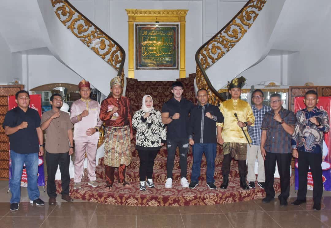 Bupati Kasmarni Jamu Makan Malam Bintang Tamu Grup Band Repvblik di Wisma Daerah