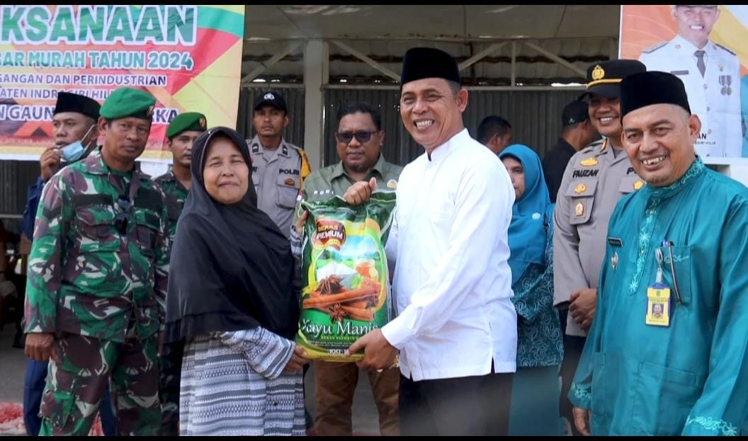 Pj Bupati Inhil Tinjau Operasi Pasar Murah di Kelurahan Sungai Empat Kecamatan Gaung Anak Serka