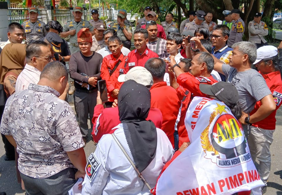 PPDB Dinilai Kurang Transparan, AMI Gelar Demo di DPRD Riau