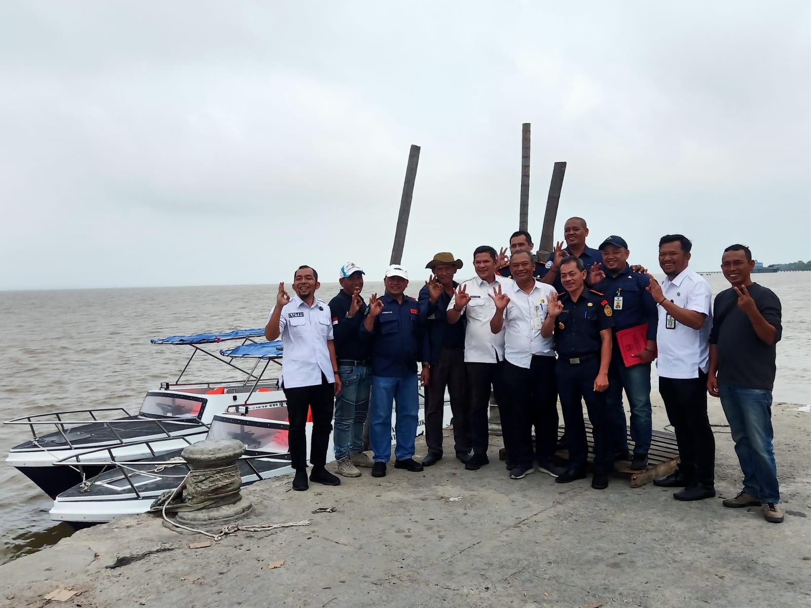 DKP Provinsi Riau Serahkan Bantuan Speedboat untuk Pokmaswas Perikanan Kecamatan Bantan