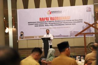 Bersama Camat Dan Lurah Se Kota Pekanbaru, Bawaslu Taja Rapat Koordinasi serta Pembacaan Ikrar Netralitas