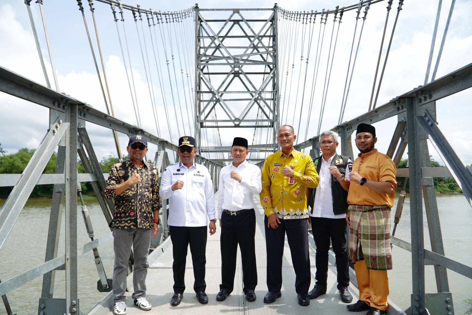 Kunker Perdana di Kampar, Pj Gubernur Riau Tinjau Pembangunan Jalan dan Jembatan di Salo