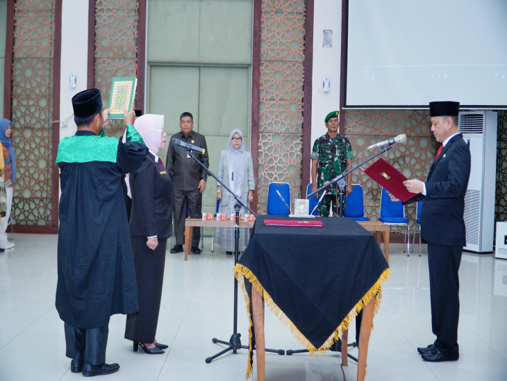 Pj Bupati Kampar Hambali Lantik Ramlah Sebagai Pj Sekda Kampar