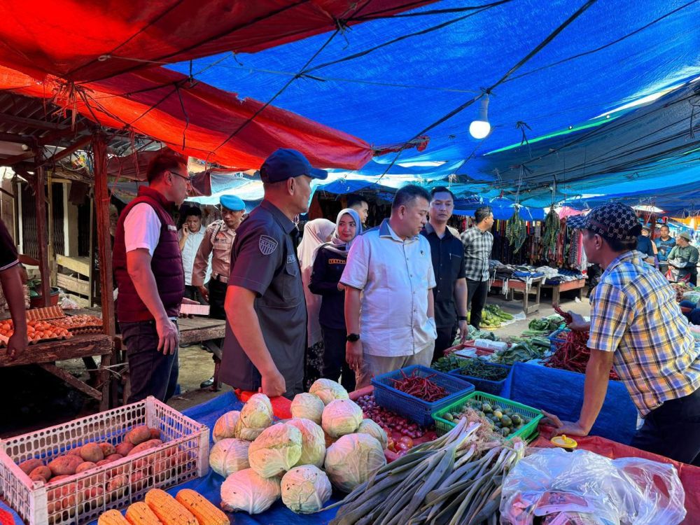 Blusukan ke Pasar, Kombes Nasriadi Pantau Bahan Pokok Jelang Pilkada