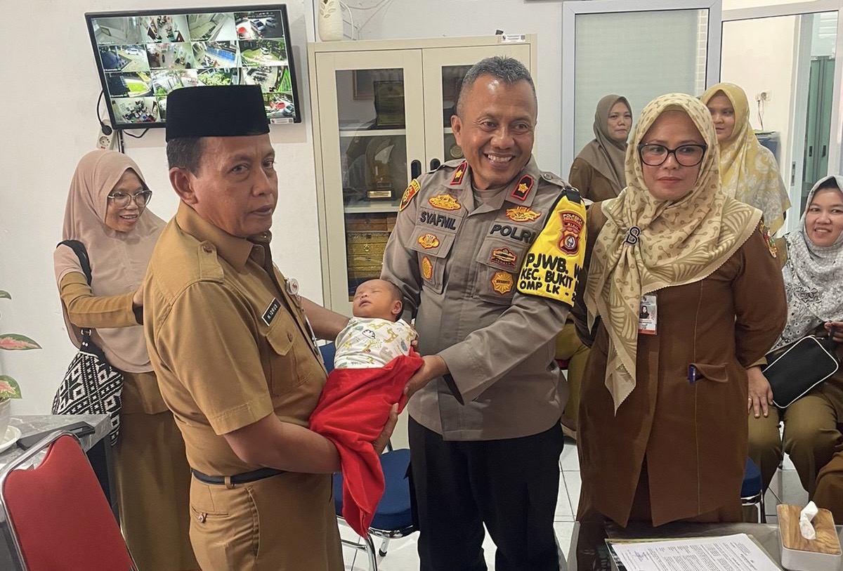 Dinas Sosial Bakal Cari Orang Tua Asuh Bayi yang Ditemukan di Semak Belukar Perumahan Royal Madani