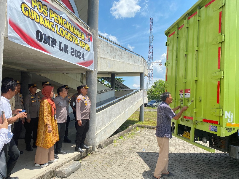 Surat Suara Pilkada �Kampar Tiba di Gudang KPU
