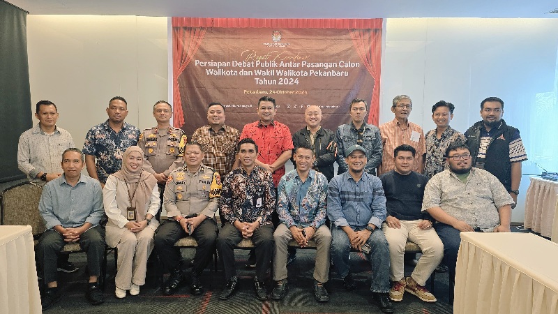 Lima Paslon Walikota/Wakil Walikota Pekanbaru Debat Publik Pertama 8 November 2024