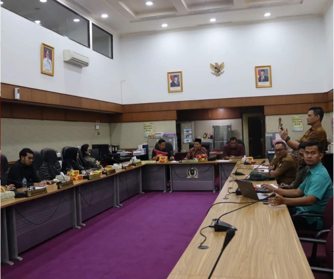 Komisi II Gelar Rapat Internal Bersama Tenaga Ahli�