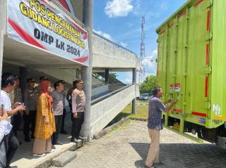 Surat Suara Pilkada �Kampar Tiba di Gudang KPU