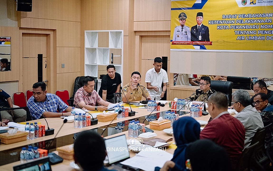 Kepala Dinas PUPR Pekanbaru Paparkan Ranperwako Pengelolaan Air Limbah Domestik di Hadapan Pj Walikota