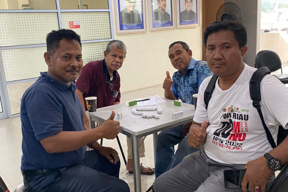 Wartawan Riau Adu Ketangkasan di Meja Domino dan Tenis Meja