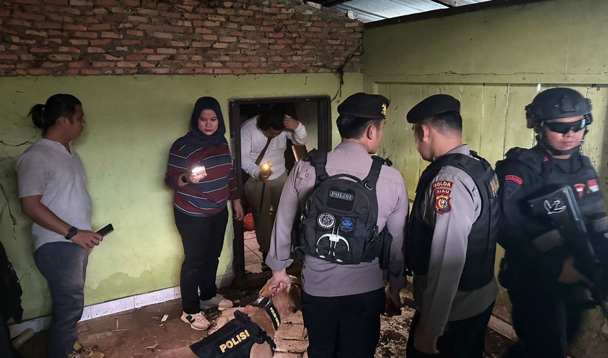Kerahkan Anjing Pelacak, Polda Riau Gerebek Kampung Narkoba 