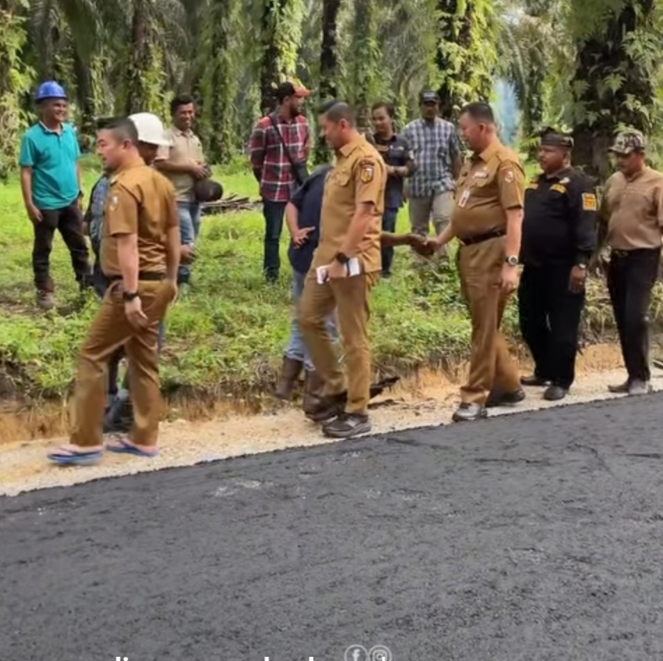 Kepala Dinas PUPR Dampingi Pj Walikota Tinjau Pembangunan Jalan Baru di Rumbai Barat