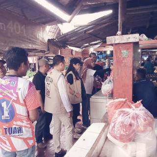 Sapa Pedagang dan Sebar Brosur Program, Relawan BERTUAH Blusukan ke Pasar Rumbai Pekanbaru