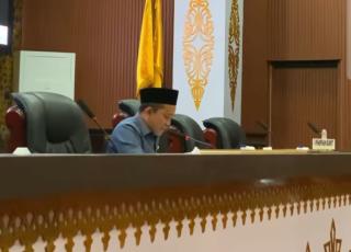 Ada Apa Paripurna Pembentukan AKD di DPRD Pekanbaru Dilakukan Tertutup?