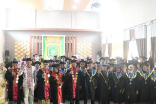 Gelar Wisuda Perdana, Sekolah Lansia di Meranti Wisudakan 40 Lansia