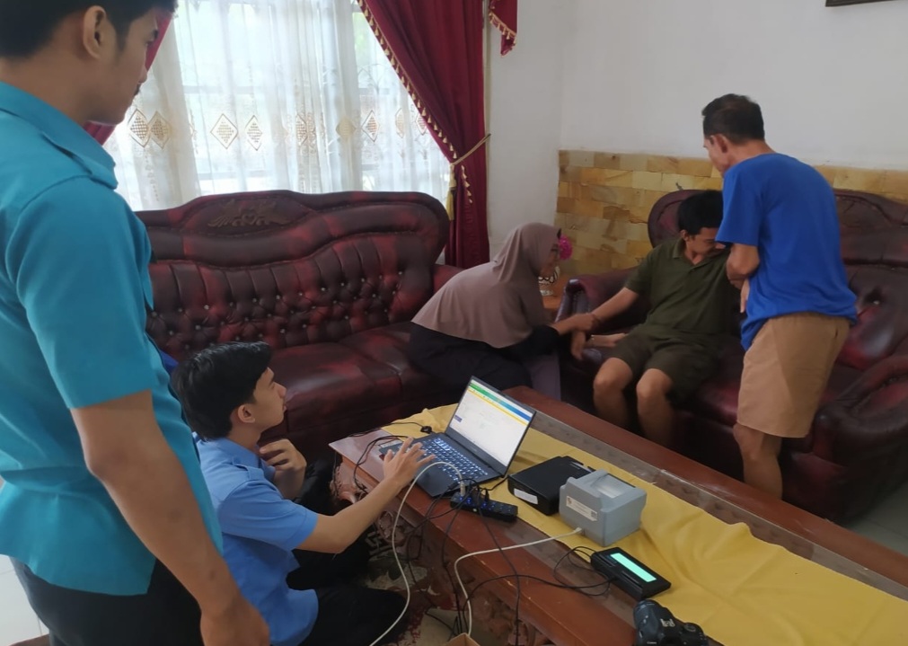 Jemput Bola Perekaman, Disdukcapil Kota Pekanbaru Sambangi Warga ODGJ