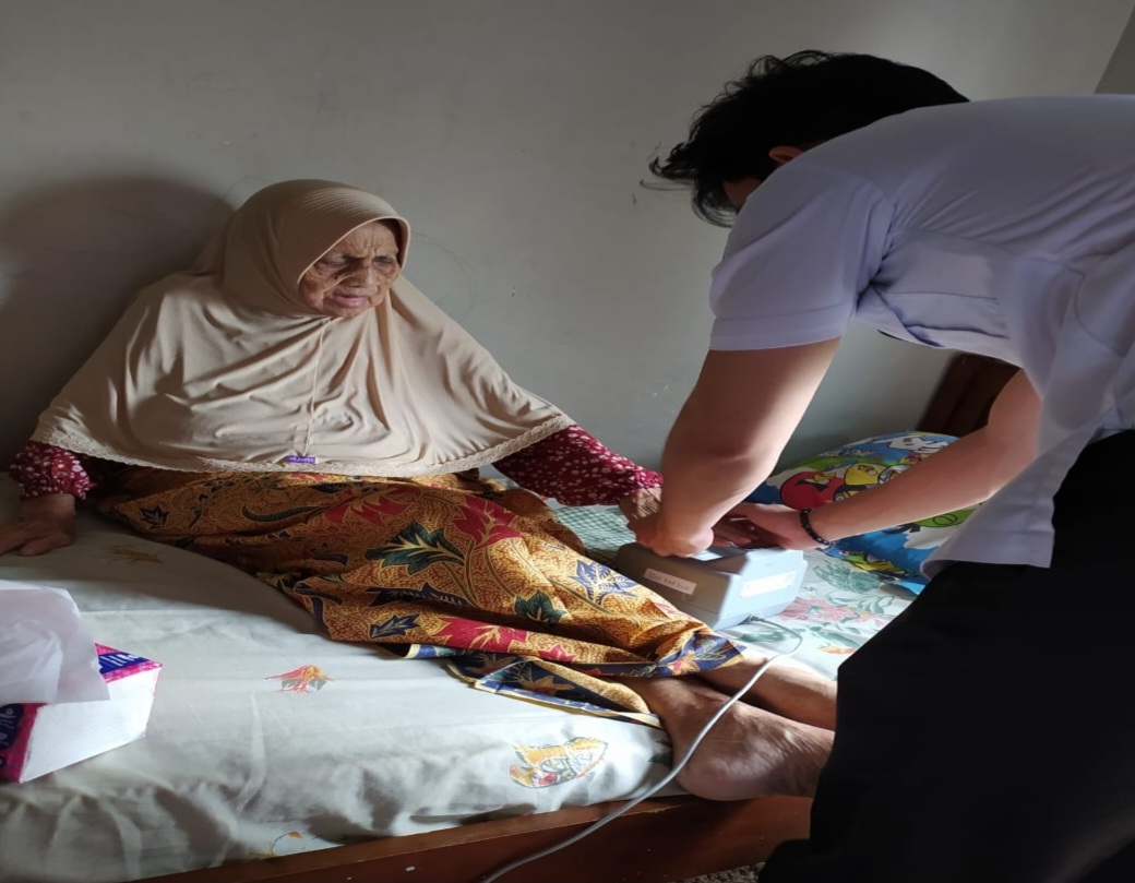 Lewat Program SIPINTAR PEDULI, Disdukcapil Kota Pekanbaru Sambangi Lansia