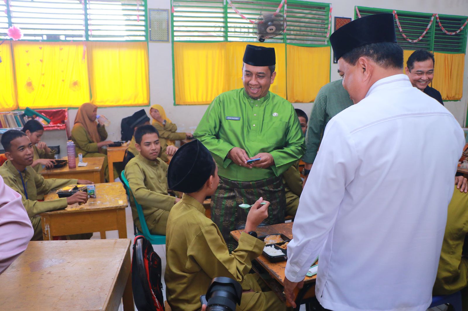 Mulai Januari, Anak-Anak Pekanbaru Dapat Paket Gizi Makan Siang Gratis