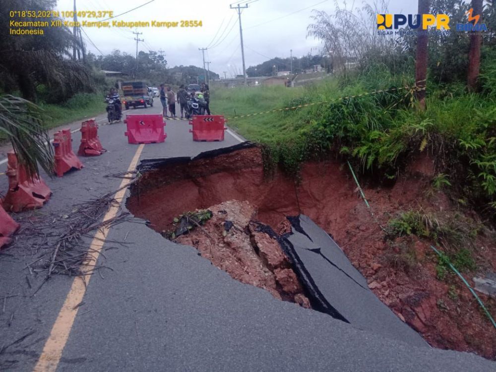 Amblas di KM 90 Jalan Lintas Riau-Sumbar, Masyarakat Diimbau Gunakan Jalan Alternatif