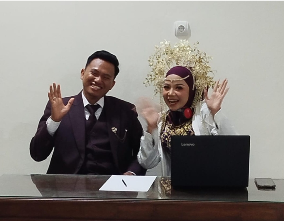 Demi Ikut Tes CPNS Kemenag, Pengantin Ini Terpaksa Tinggalkan Panggung Resepsi Pernikahan