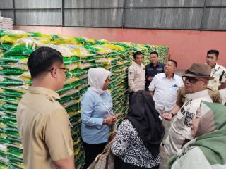 Sidak Komisi II DPRD, Segini Jumlah Stok Beras di Gudang Bulog Pekanbaru Jelang Nataru