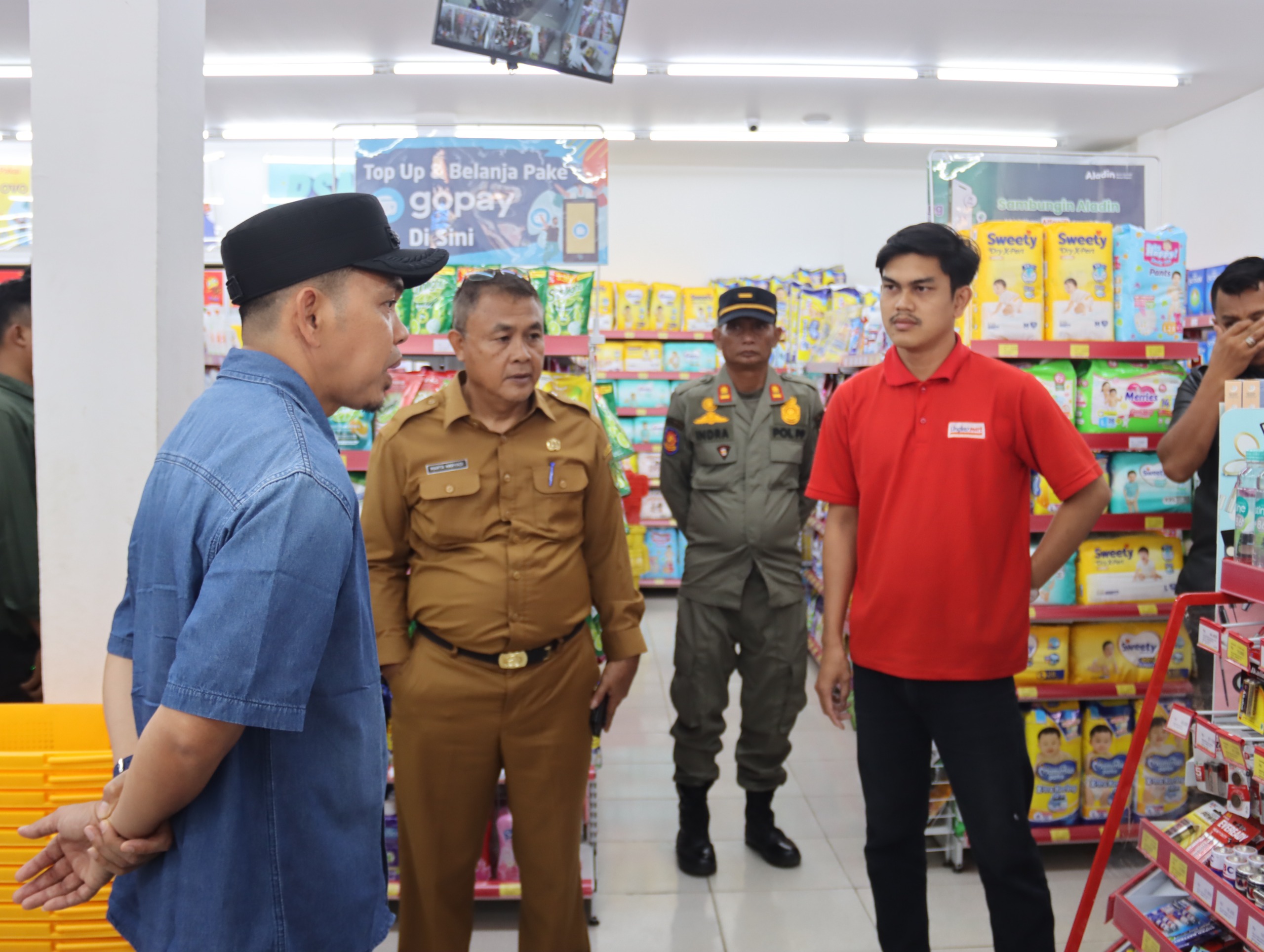 Pj Bupati Erisman Yahya Sidak Swalayan, Tegaskan Dukungan untuk Produk UMKM Lokal