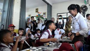 Sosialisasi Masif Jadi Kunci Sukses Program MBG, Kata Menkomdigi