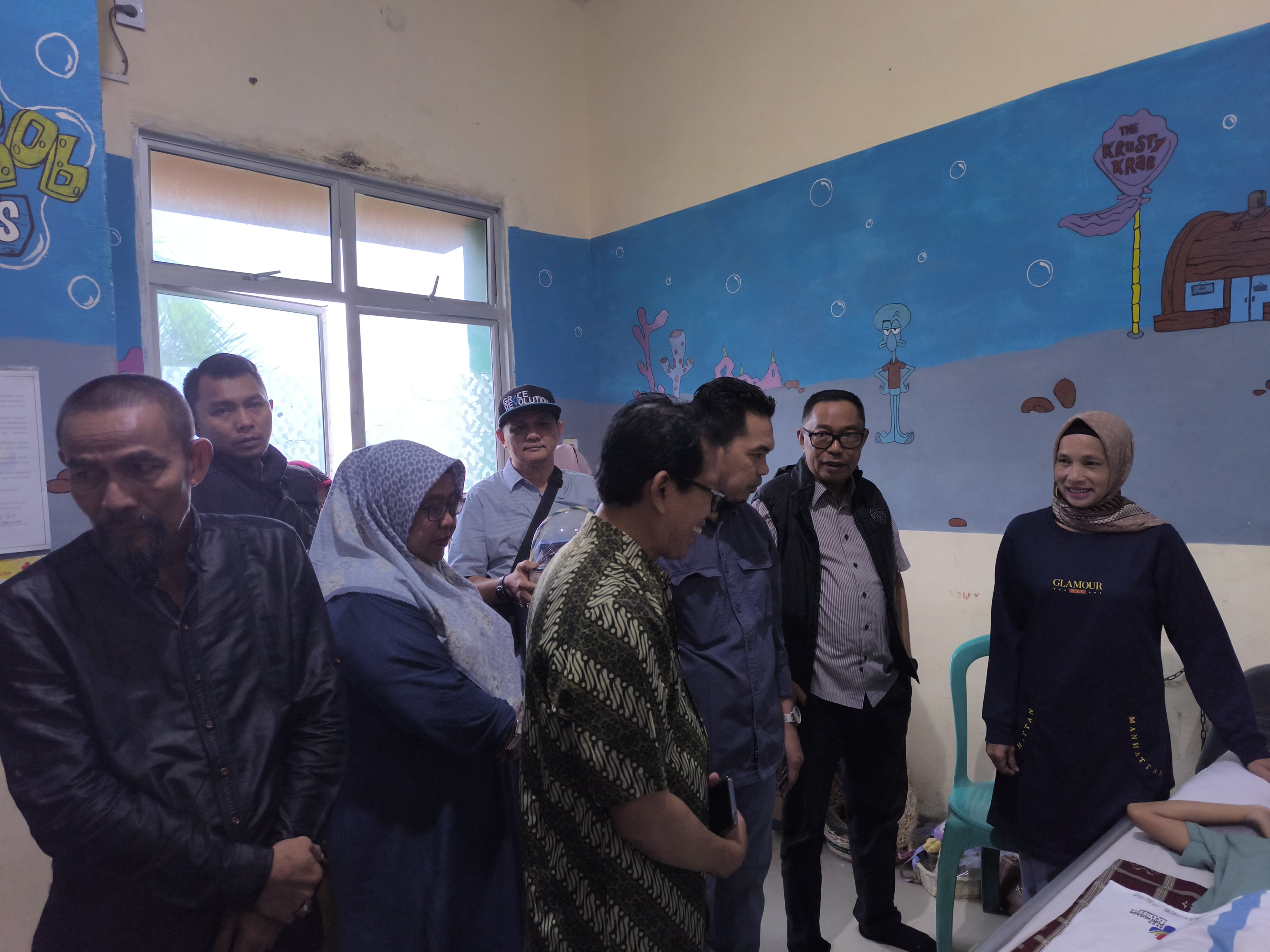 Kunjungi Korban Asusila, Pj Bupati Erisman: Kita Bantu Pulihkan Kesehatan Fisik dan Psikisnya
