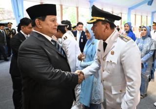 Momen Keakraban Bupati Kuansing Bersama Prabowo Subianto Usai Prosesi Pelantikan