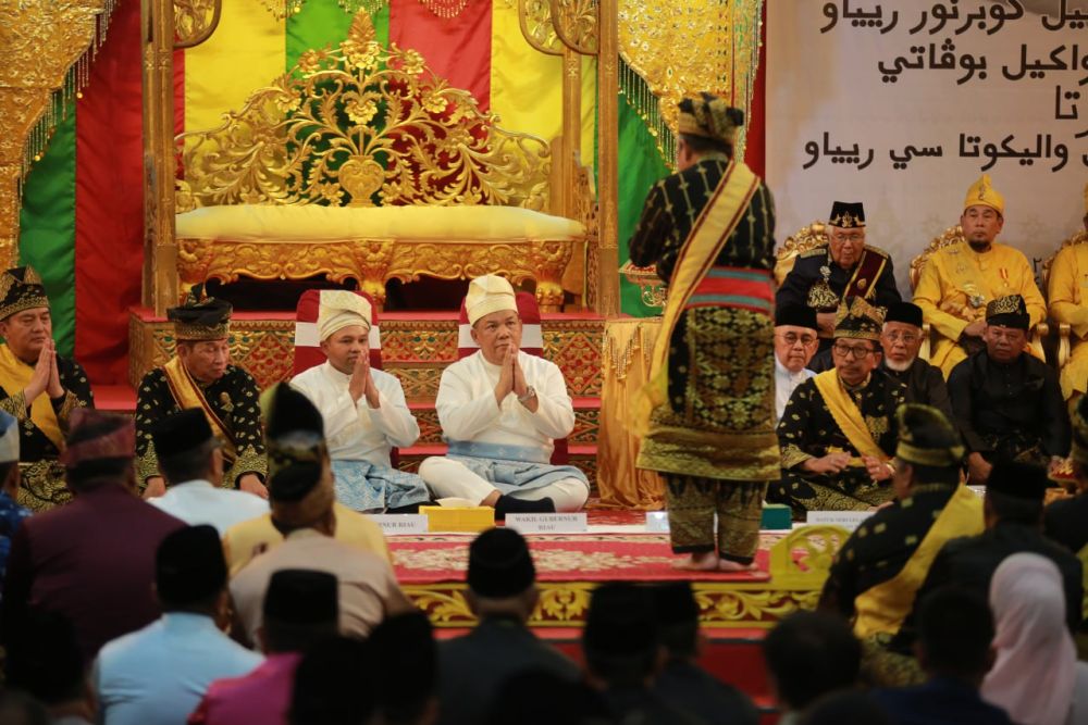 Gubri dan Wagubri Terima Tepuk Tepung Tawar, Simbol Restu Adat Melayu Riau