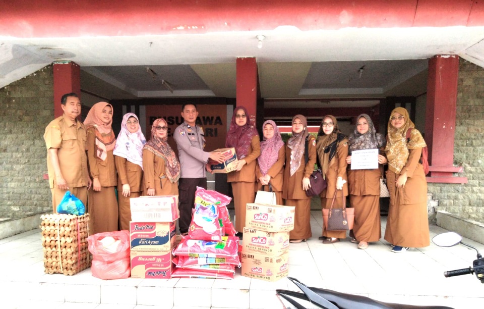 Membantu Korban Banjir: Merupakan Pendidikan Sosial Bagi Siswa Siswi SMP Negeri 9 Pekanbaru 