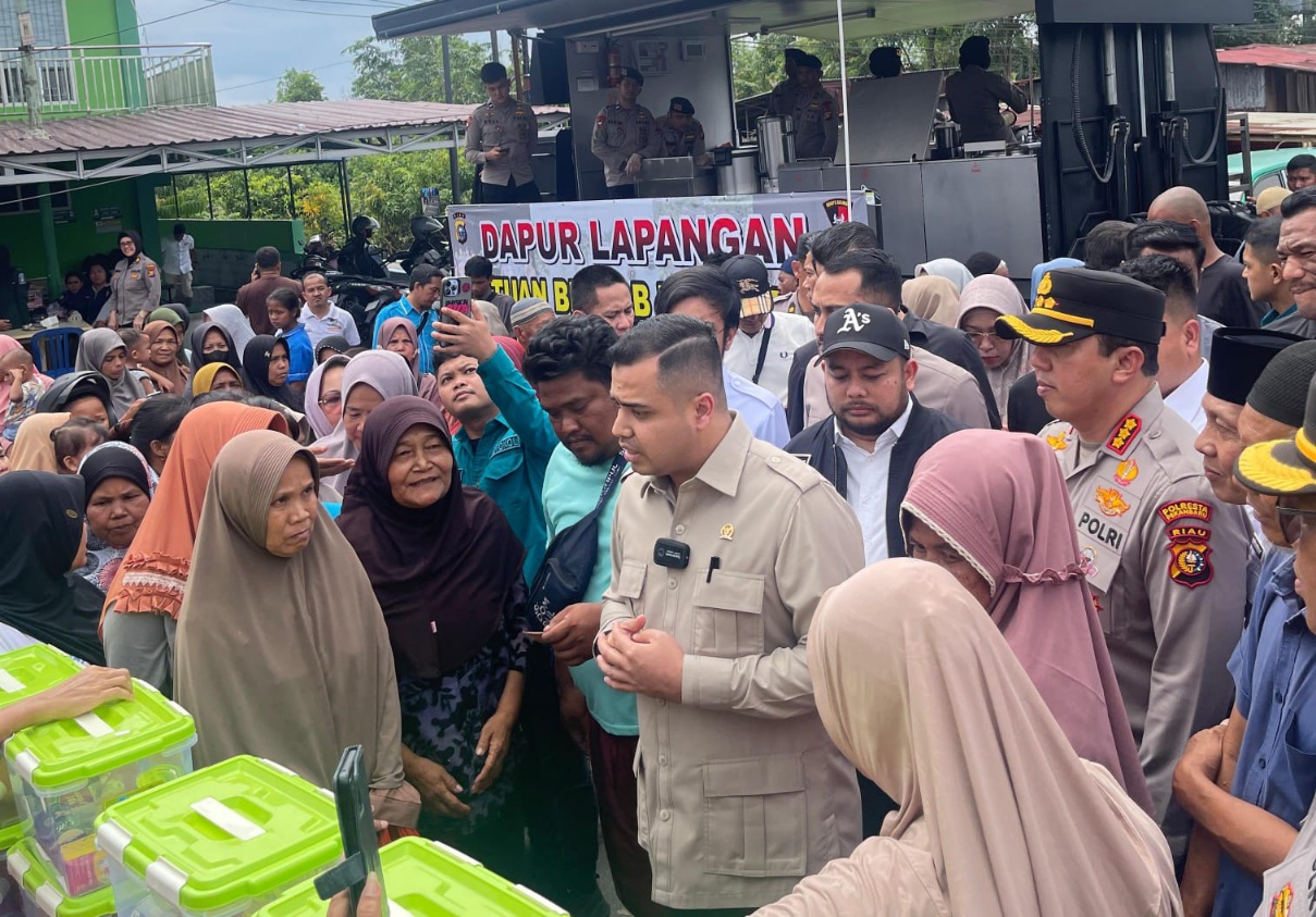 Rahul dan Gerindra Turun ke Lokasi Banjir Rumbai, Bawa 1.000 Paket Sembako