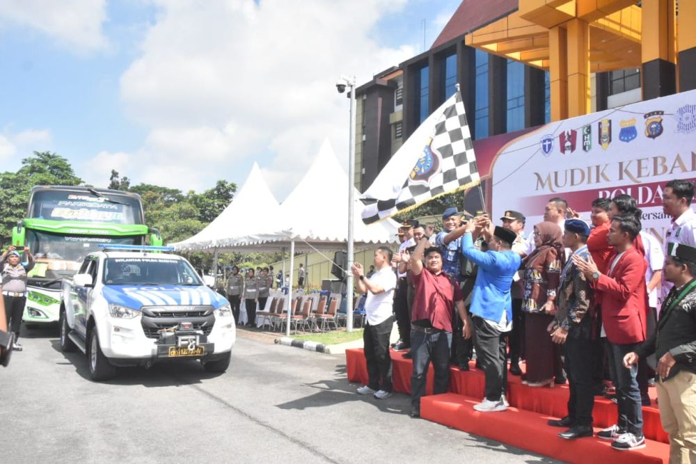 Empat Armada Bus Dilepas dalam Mudik Kebangsaan 2025 Polda Riau
