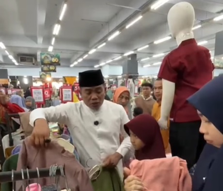 Zukri Bawa 500 Anak Yatim Berbelanja Pakaian Lebaran di Ramayana