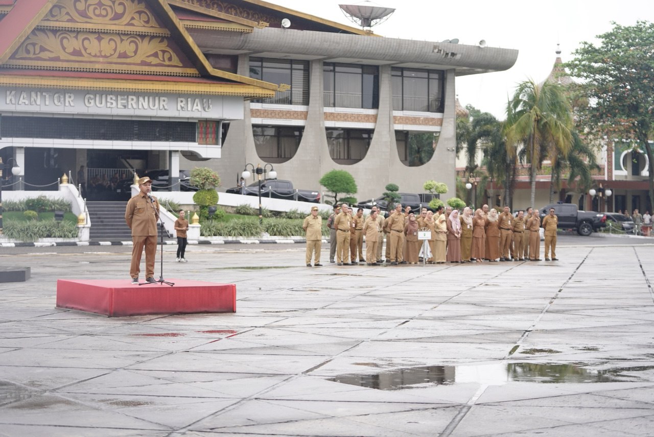 Apel Perdana Usai Lebaran, Gubri Abdul Wahid Tekankan Disiplin, Transparansi, dan Pelayanan Publik