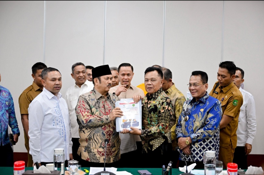 Bupati Asmar Temui Menteri Bappenas dan Menteri Investasi, Jemput Peluang APBN ke Meranti