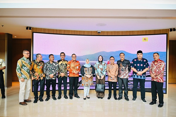 Bupati Kasmarni Perjuangkan Listrik Masuk ke Seluruh Desa Selama 24 jam