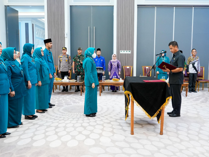 Bupati Kampar Lakukan Pengukuhan Ketua Serta Pengurus TP PKK dan Tim Pembina Posyandu