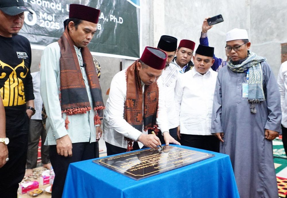 Gubri Abdul Wahid Bersama Ustadz Abdul Somad Resmikan Masjid Darul Sa