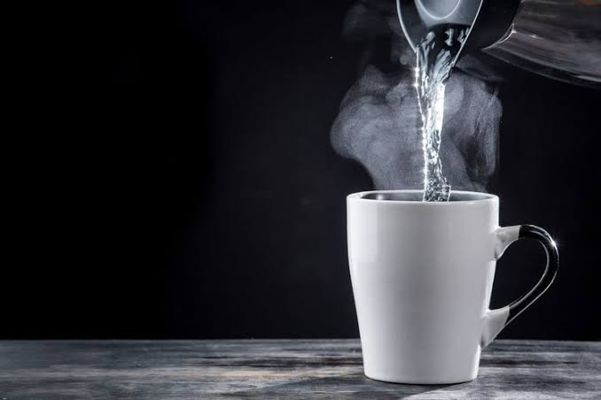 Lima Manfaat Dahsyat Minum Air Hangat di Pagi Hari untuk Kesehatan Tubuh