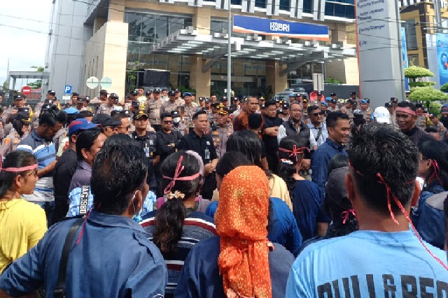 Demo Koperasi Air Kehidupan di BRI Pekanbaru Cuma Siasat Pengaruhi Sidang; Padahal Ada Gugatan di Pengadilan