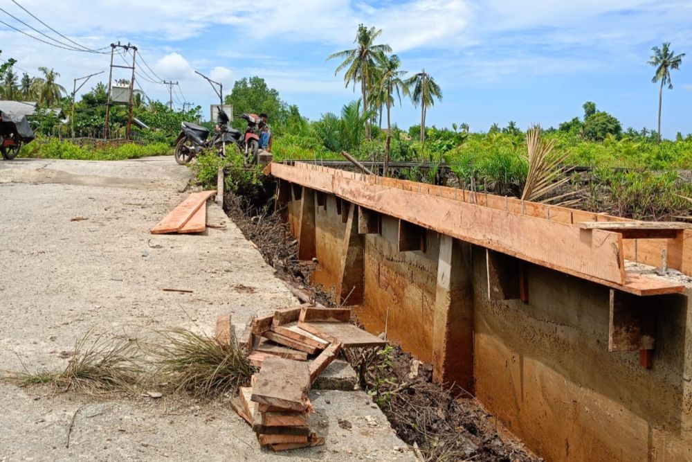 Di tengah Defisit Anggaran, Abrasi Landa Meranti, Gubri Wahid Ambil Langkah Cepat dengan Turap Beton