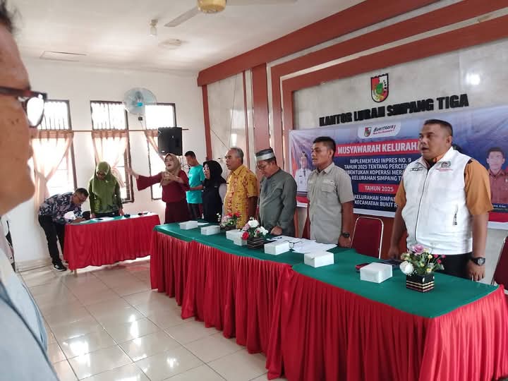 Kelurahan Simpang Tiga Gelar Muskelsus Pembentukan Koperasi Merah Putih