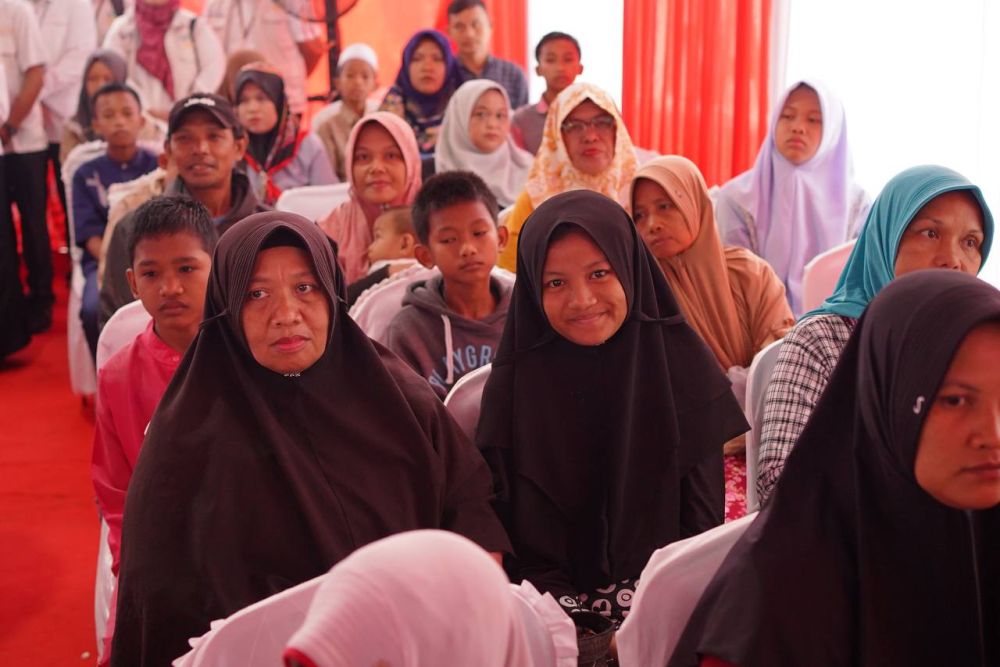 Awan Gelap Menyingkir: Bintang dan Sekolah Rakyat, Kisah Cahaya yang Menghampiri
