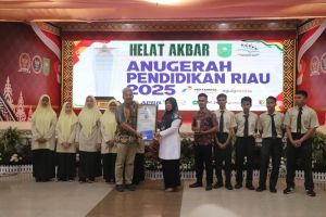 Robotik MAN 1 Pekanbaru Raih Terbaik 1 di Anugerah Pendidikan Riau 2025